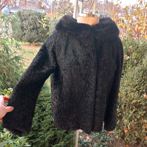 Size Medium/Large Beautiful Vintage Fur Coat by Gordon's Furs - Picture 5 of 8